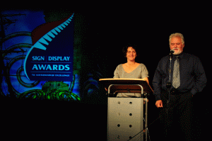 nzsda president ross probert and mc, past 4 time world open squash champion, dame susan devoy.gif