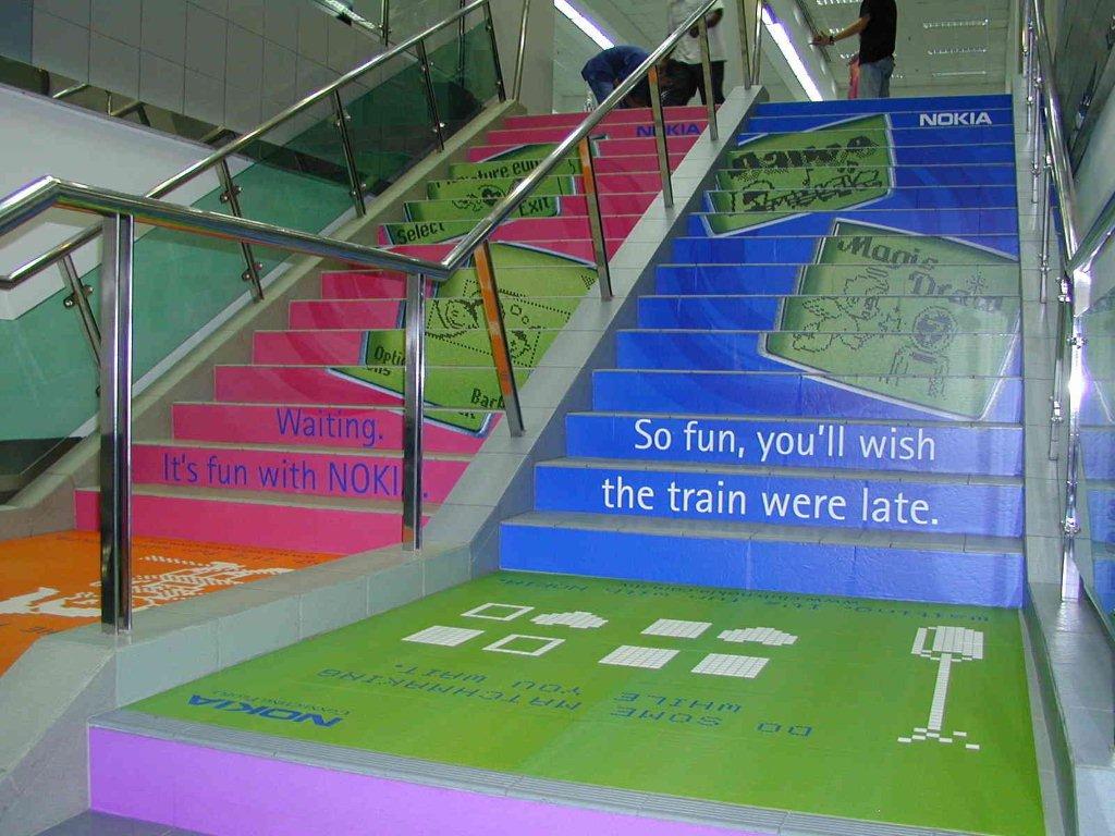 MACscreen 8129 R + 8199 P - NOKIA - train station stairs022.jpg