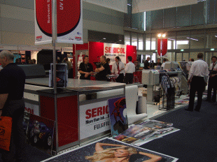 Inca Spyder being demonstrated on the Fuji Sericol stand.gif