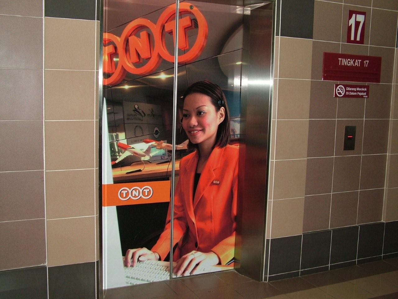 macal 8128 p - _tnt courier_ lift (w_w advertising sdn. bhd. - malaysia)002.jpg