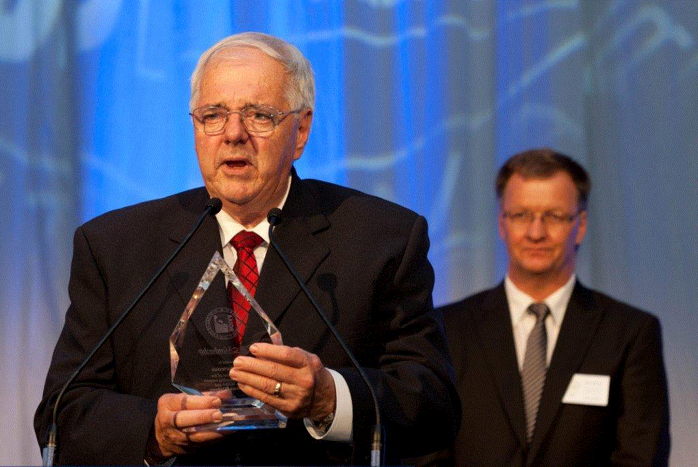 Bill_Porteous_accepting_his_award