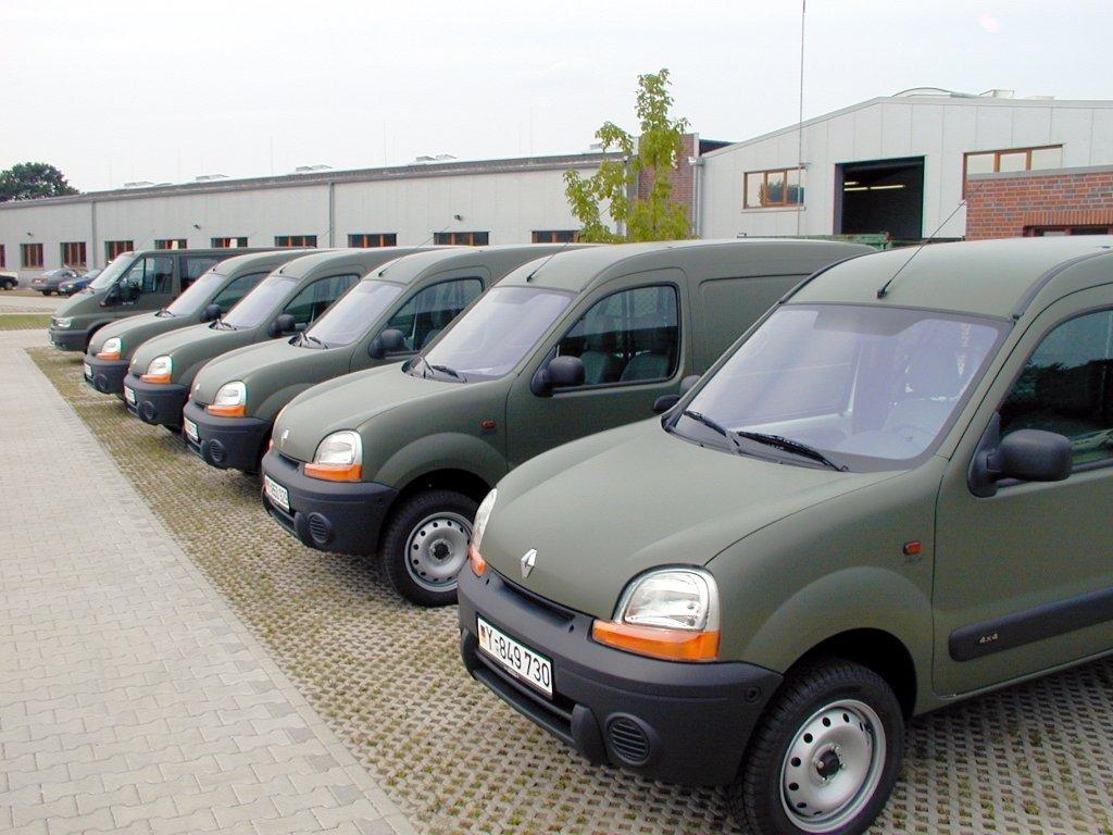 Army Taxifilm Renault Kangoos Bronzegruen