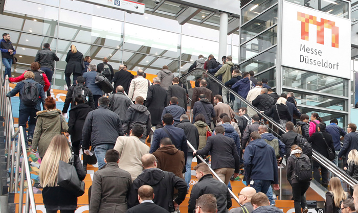 drupa wellcome crowd.png