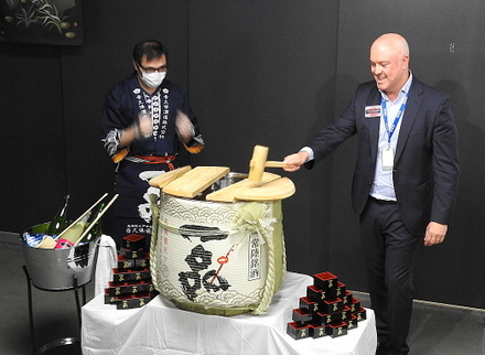 Craig smashingSakebarrel