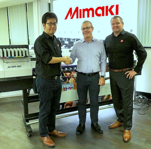 SE Mimaki 2018 Handshake