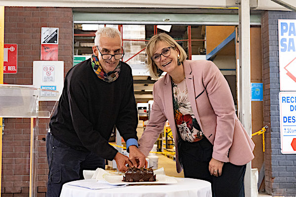 Zali-Steggall-OAM-and-David-Stuart-cut-the-cake-to-celebrate-the-Colormaker-2-Year-Anniversary-of-Solar_8.12.2021-1536x1024.jpg