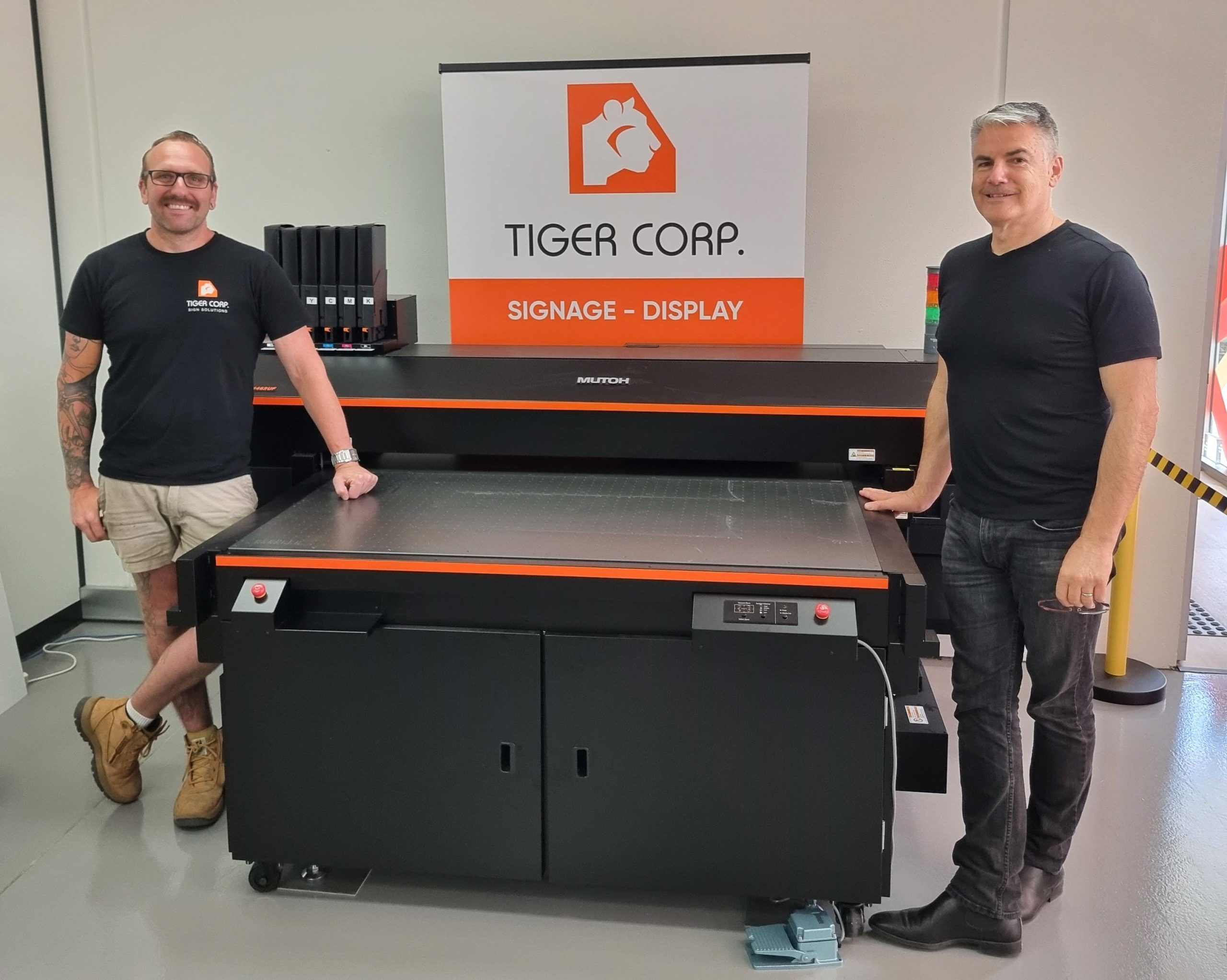 TIS TigerCorp Mutoh1642UF with people med