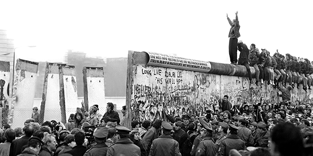 Berlin wall fall