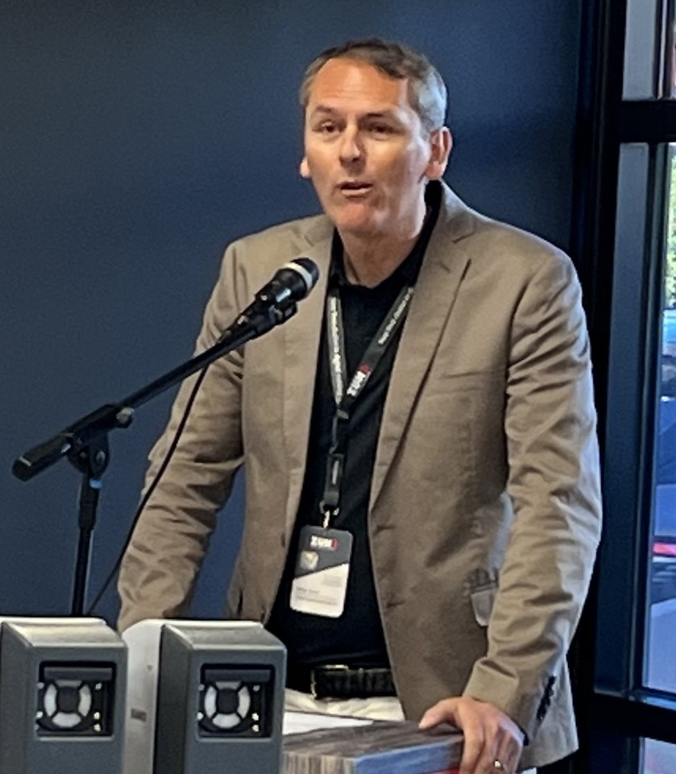 Zund Oliver speaking