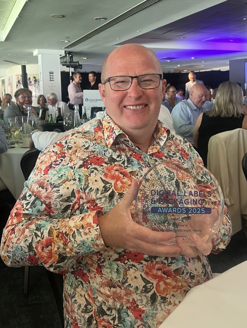 Espon UKs Christopher Smith receives the award on behalf of Label Power Australia
