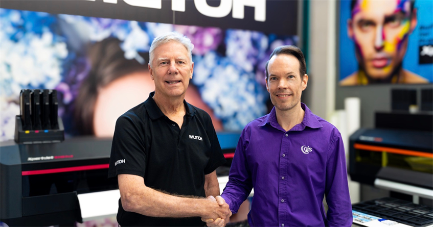 Cavenagh (left) and Stone shake on the new Mutoh/GJS distributor deal